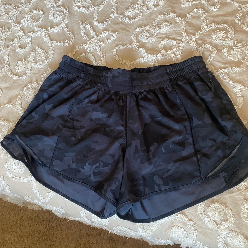 lululemon Camo Hotty Hot Shorts 2.5” Size 10